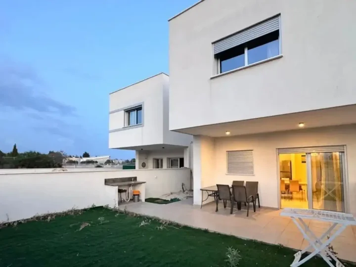 3-спальная отдельный дом в аренду 190 м² в Limassol, Kato Polemidia