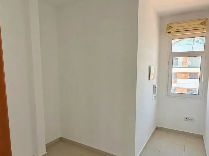 Office 150 m² for rent in Limassol, Limassol - Agia Zoni
