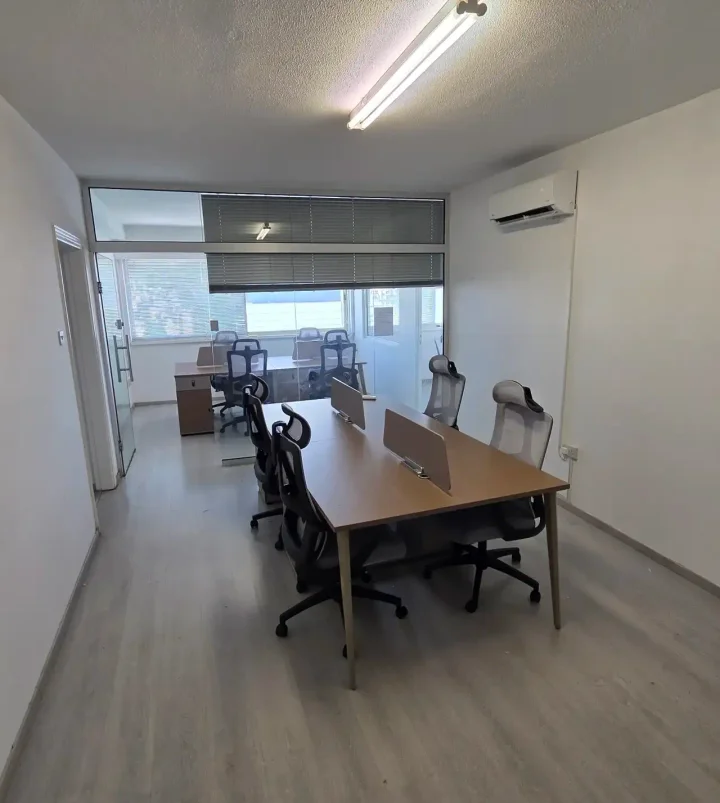 Office 120 m² for rent in Nicosia, Nicosia - Trypiotis