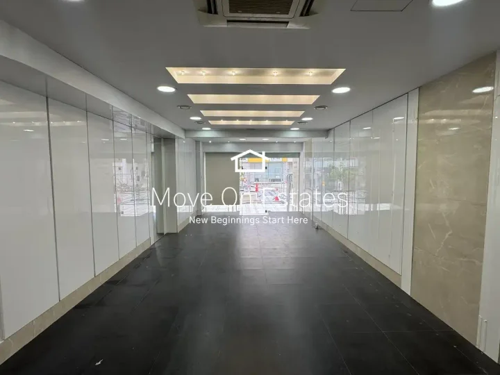 Trading area 60 m² for rent in Larnaca, Larnaka - Skala