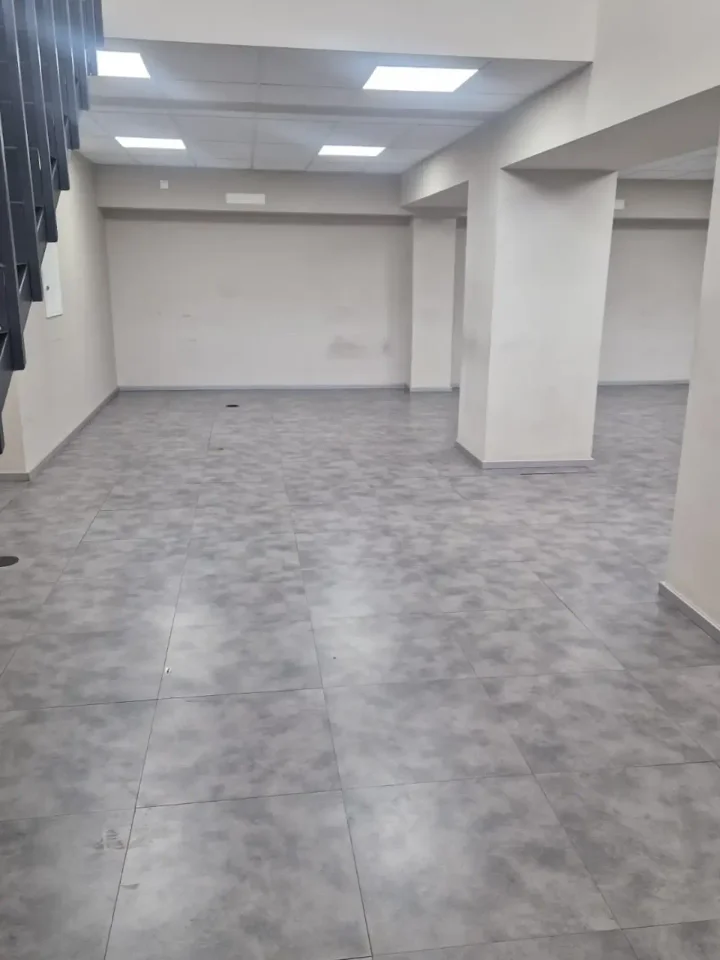 Office 370 m² for rent in Limassol, Limassol - Zakaki