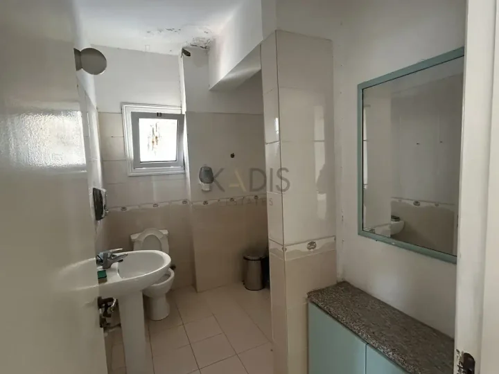 Office 250 m² for rent in Limassol, Limassol - Kapsalos