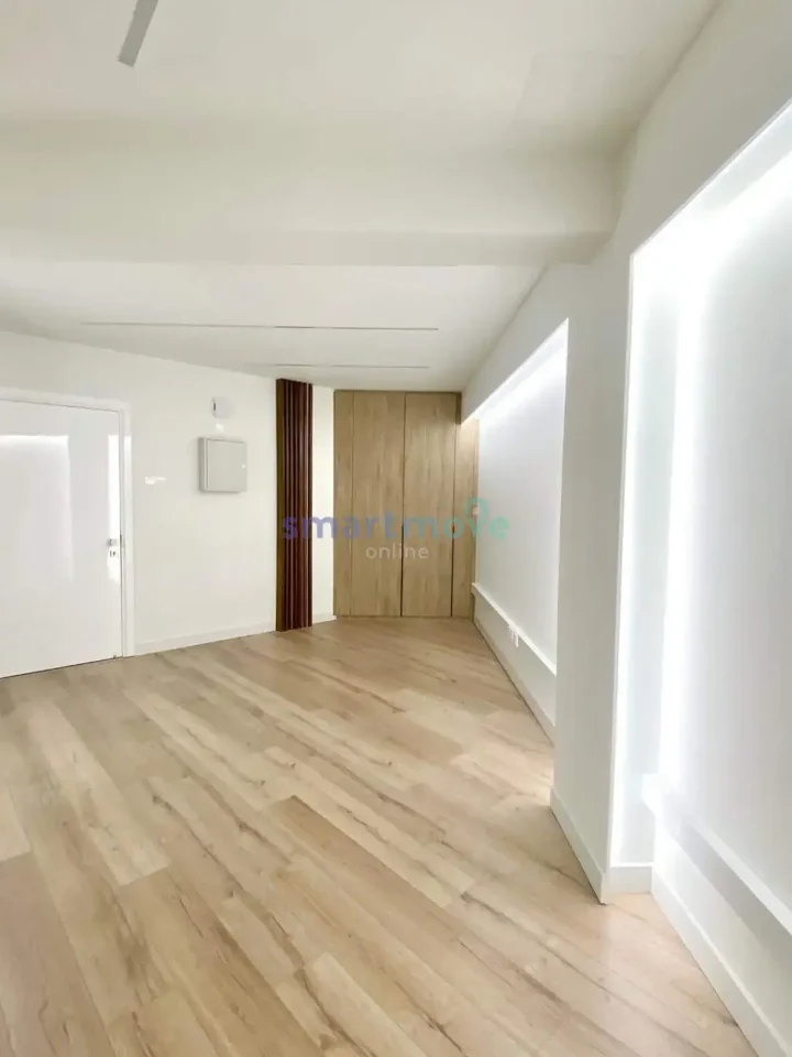 Office 72 m² for rent in Limassol, Limassol - Agia Zoni