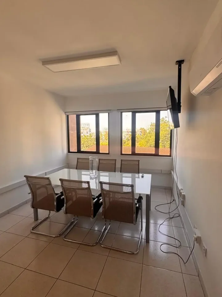 Office 90 m² for rent in Larnaca, Drosia