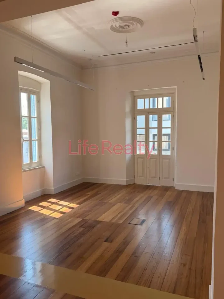 Офис 400 м² в аренду в Limassol, Historical Center