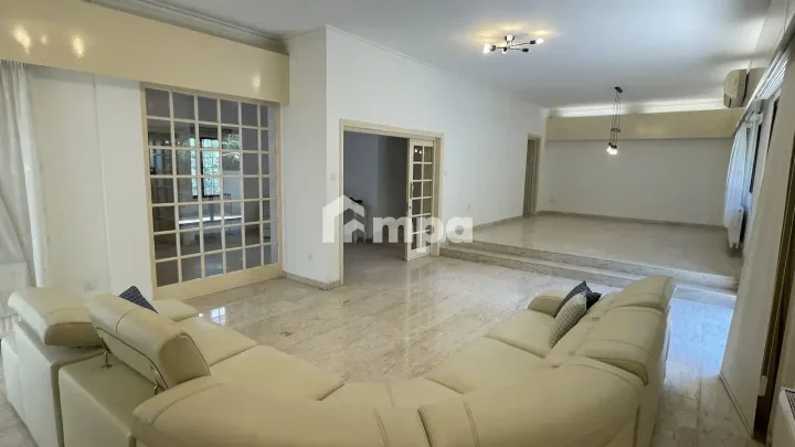 Отдельный дом в аренду 350 м² в Nicosia, Strovolos - Stavros