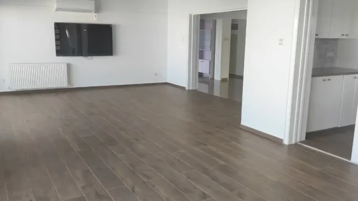 4-bedroom apartments for rent 207 m² in Nicosia, Nicosia - Lykabittos