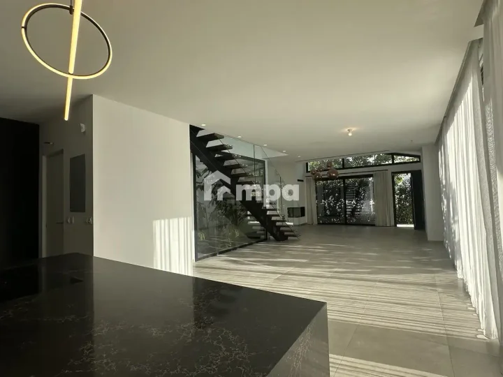 Отдельный дом в аренду 180 м² в Nicosia, Strovolos - Stavros