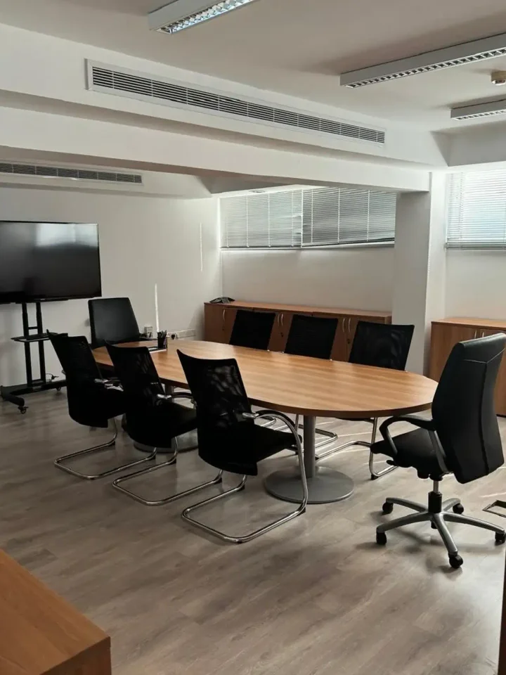 Office 2000 m² for rent in Limassol, Limassol - Neapolis
