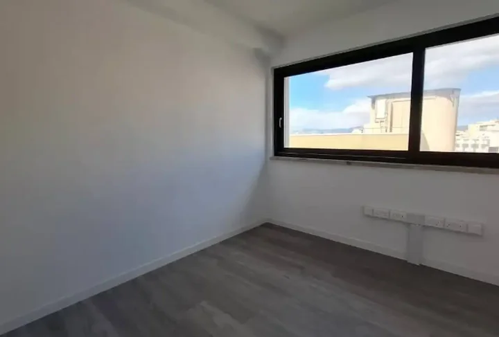 Office 95 m² for rent in Nicosia, Nicosia - Trypiotis