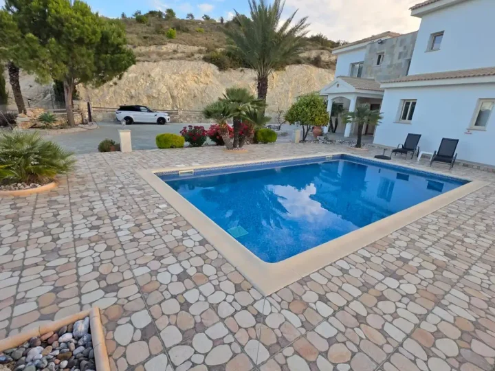 Villa for rent 360 m² in Paphos, Marathounta