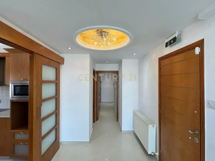 Office 171 m² for rent in Limassol, Germasogeia