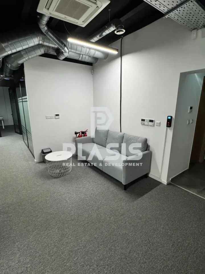 Office 307 m² for rent in Limassol, Limassol - Agia Napa