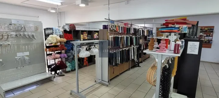 Trading area 550 m² for rent in Larnaca, Larnaka - Agioi Anargyroi I