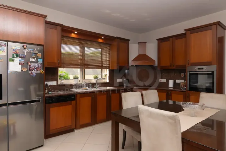 Detached house for rent 350 m² in Limassol, Parekklisia