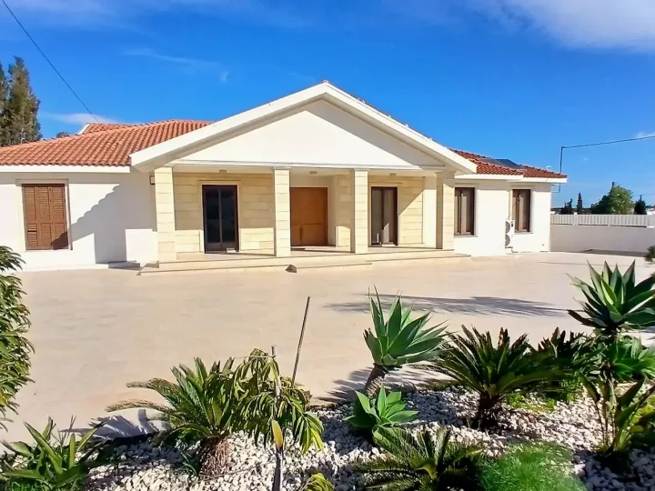 Residential properties for rent 300 m² in Nicosia, Latsia - Agios Georgios