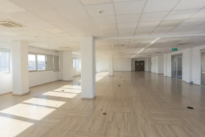 Office 500 m² for rent in Limassol, Limassol - Omonia