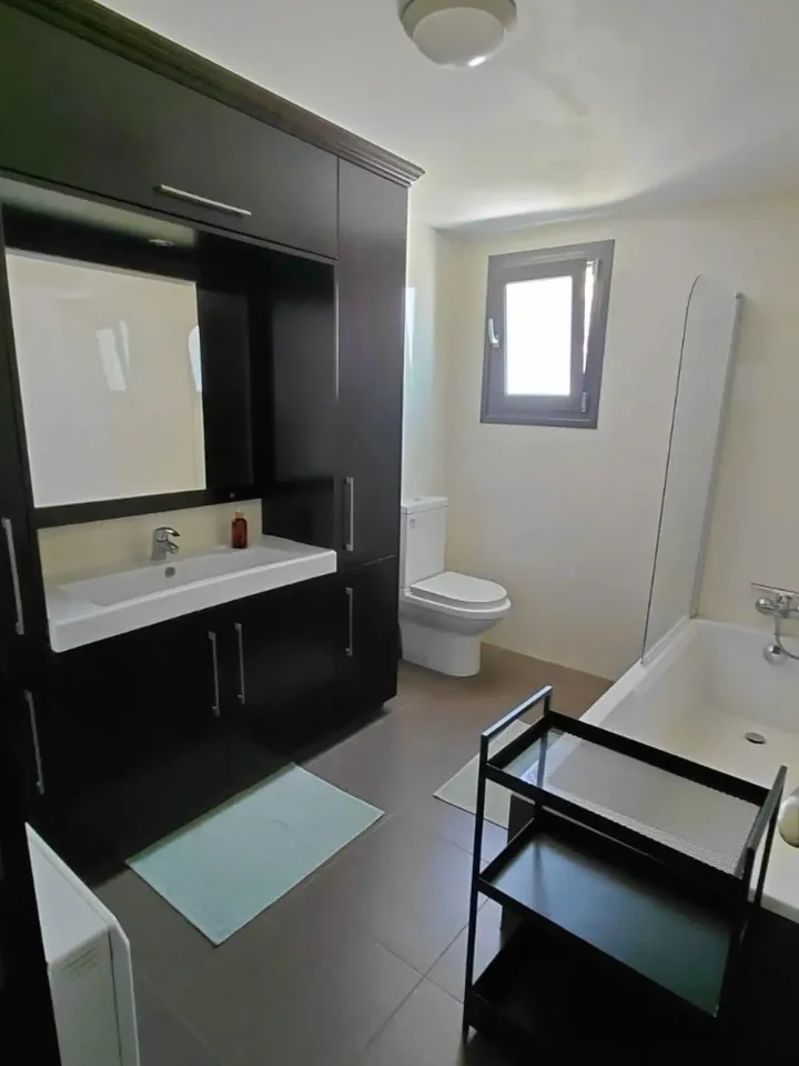3-bedroom apartments for rent 160 m² in Limassol, Limassol - Mesa Geitonia