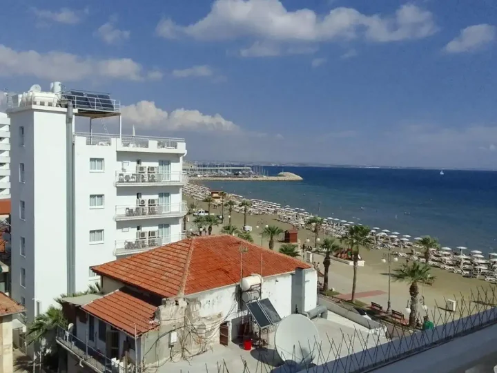2-bedroom apartments for rent 140 m² in Larnaca, Larnaka - Finikoudes