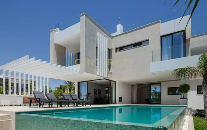 5-bedroom villa for rent 571 m² in Limassol, Germasogeia
