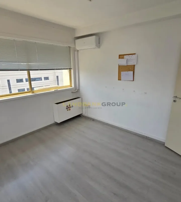 Office 120 m² for rent in Nicosia, Nicosia - Trypiotis