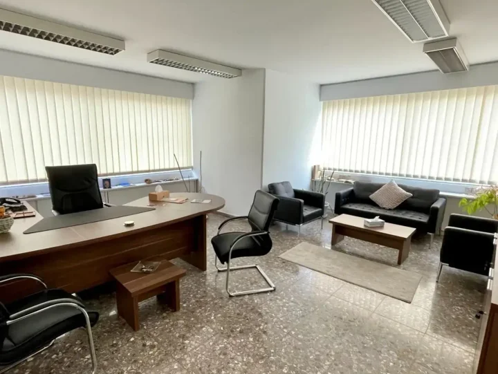 Office 250 m² for rent in Limassol, Limassol - Agios Nicolaos