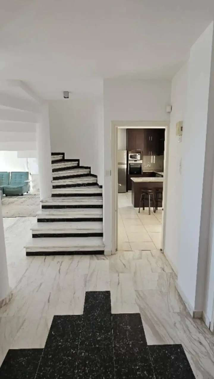 4-bedroom villa for rent 300 m² in Limassol, Palodeia