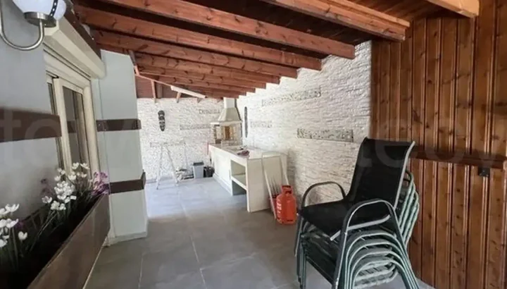 Office 400 m² for rent in Limassol, Germasogeia Tourist Area