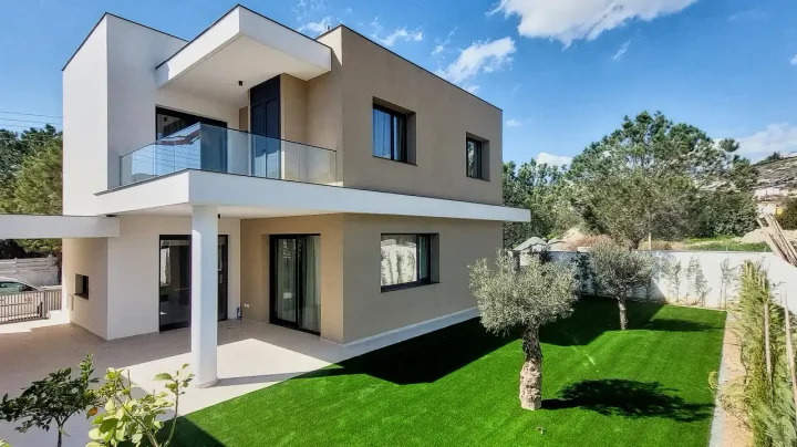 4-bedroom detached house for rent 178 m² in Limassol, Agios Tychon