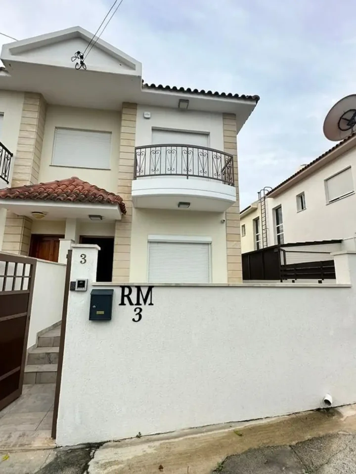 3-bedroom semi-detached house for rent 160 m² in Limassol, Germasogeia
