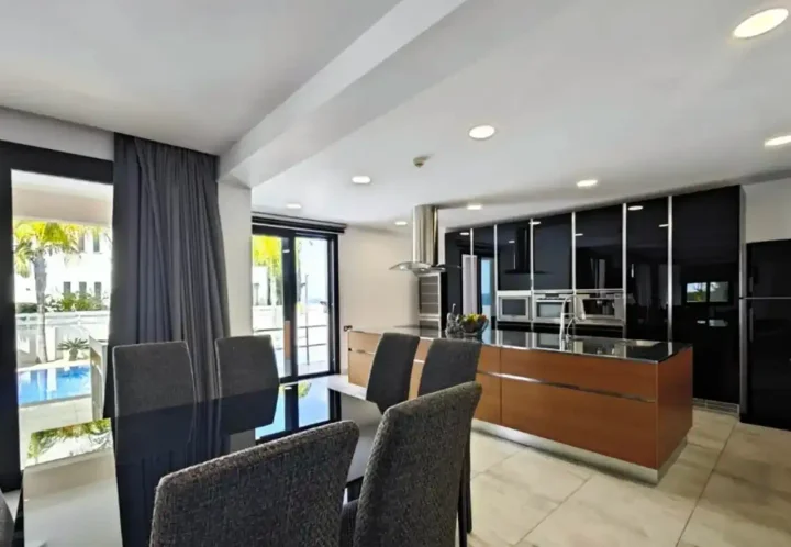 Villa for rent 300 m² in Paphos, Pegeia