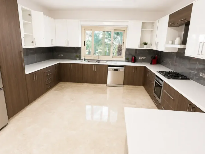 Villa for rent 360 m² in Paphos, Marathounta