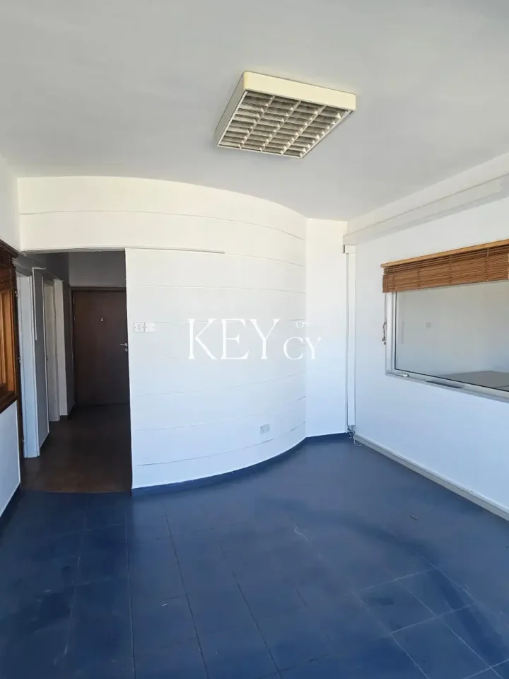 Office 150 m² for rent in Limassol, Limassol - Agia Zoni
