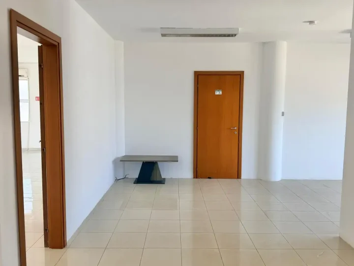 Office 150 m² for rent in Limassol, Limassol - Agia Zoni