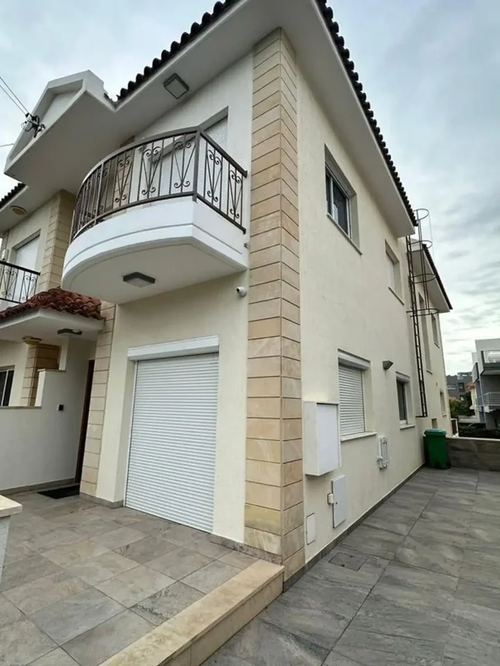 3-bedroom semi-detached house for rent 160 m² in Limassol, Germasogeia