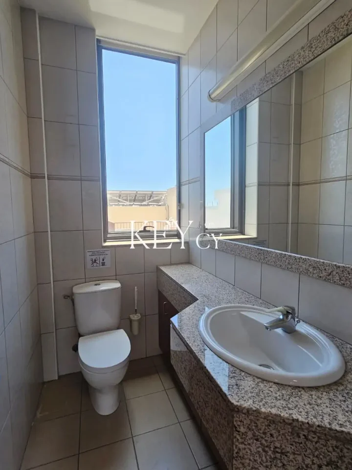 Office 265 m² for rent in Limassol, Limassol - Apostolos Andreas
