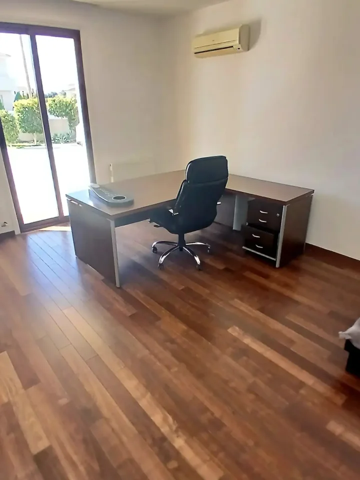 Residential properties for rent 300 m² in Nicosia, Latsia - Agios Georgios