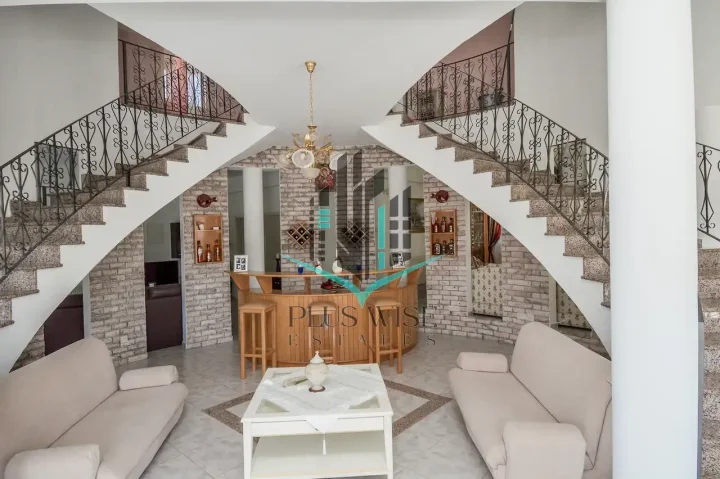 4-bedroom villa for rent 350 m² in Larnaca, Oroklini