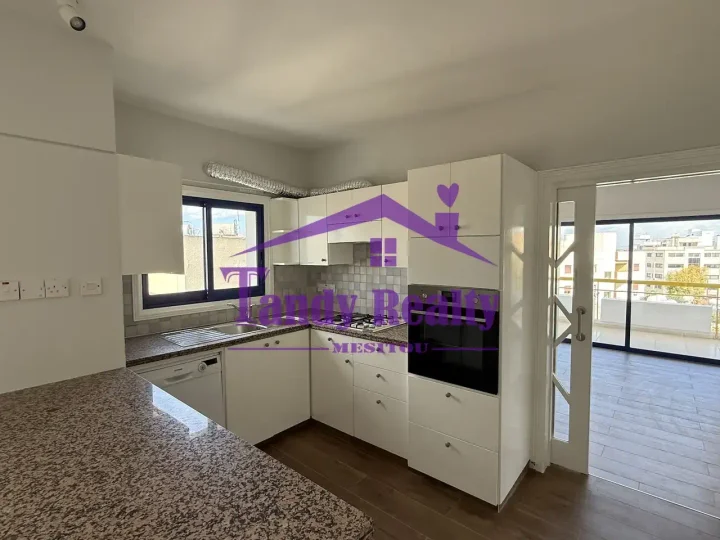 4-bedroom apartments for rent 207 m² in Nicosia, Nicosia - Lykabittos