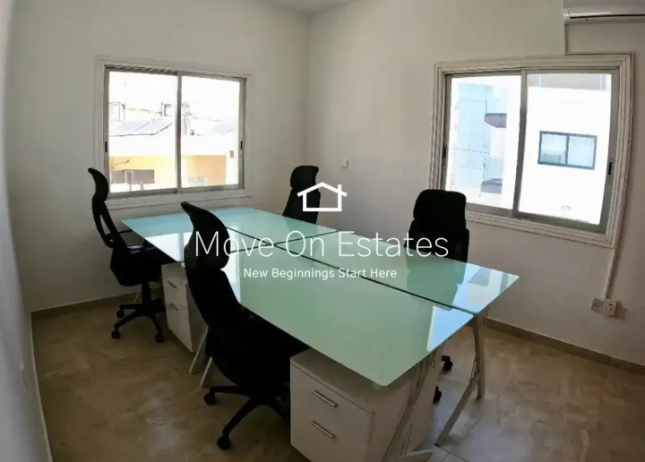 Office 25 m² for rent in Larnaca, Larnaka - Chrysopolitissa