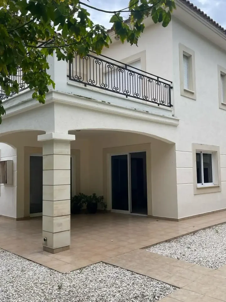 Βίλα προς ενοικίαση 350 μ² στην τοποθεσία Limassol, Limassol - Tsirion