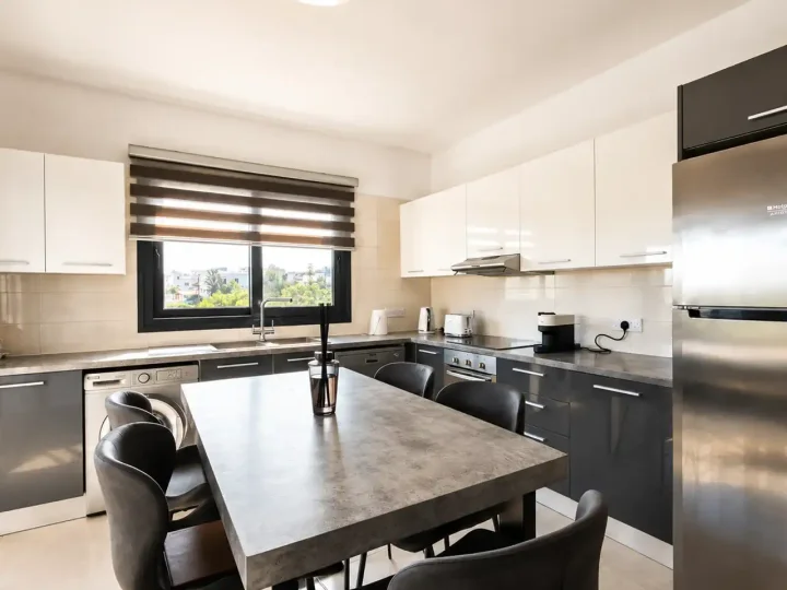 3-bedroom apartments for rent 141 m² in Limassol, Limassol - Mesa Geitonia