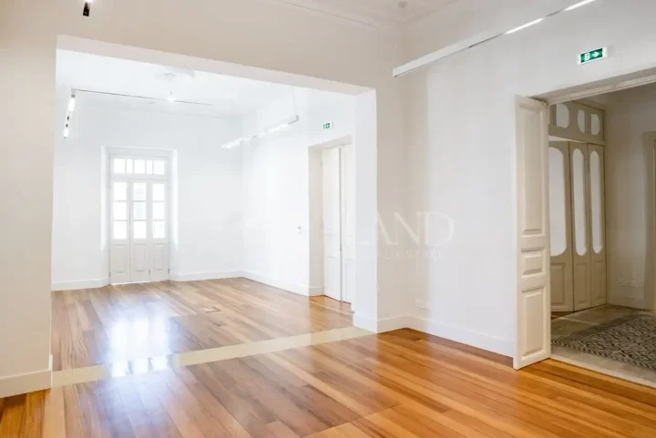 Office 310 m² for rent in Limassol, Limassol - Katholiki