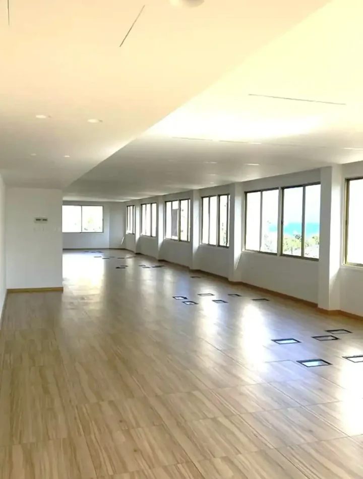 Office 250 m² for rent in Limassol, Limassol - Neapolis