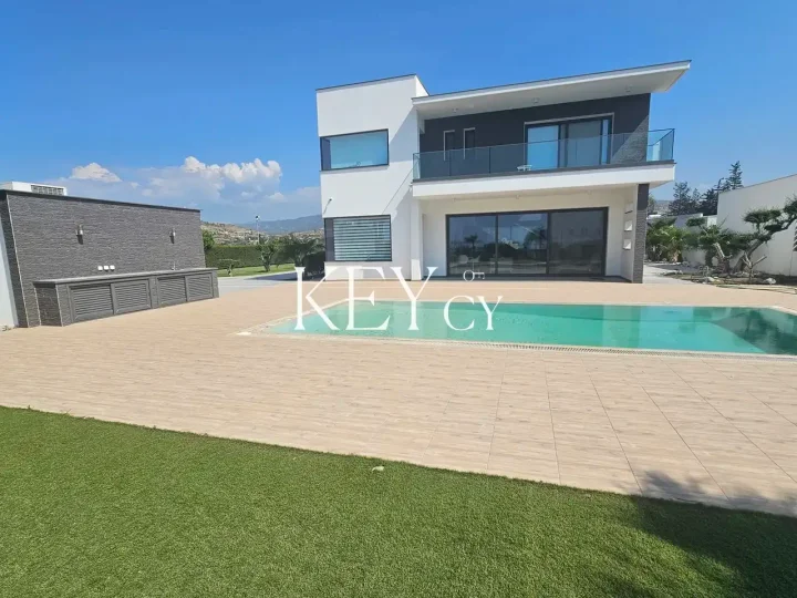 Villa for rent 330 m² in Limassol, Moni