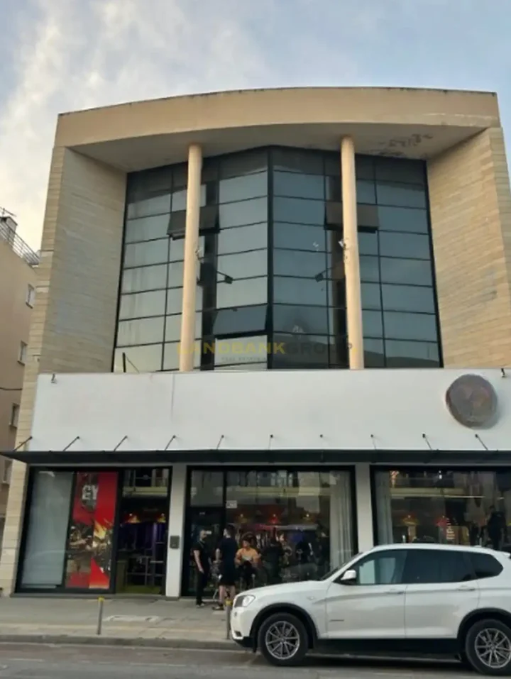 Офис 500 м² в аренду в Nicosia, Egkomi