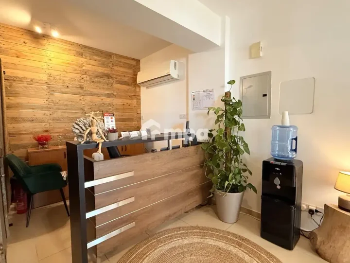 Office 140 m² for rent in Nicosia, Egkomi - Makedonitissa