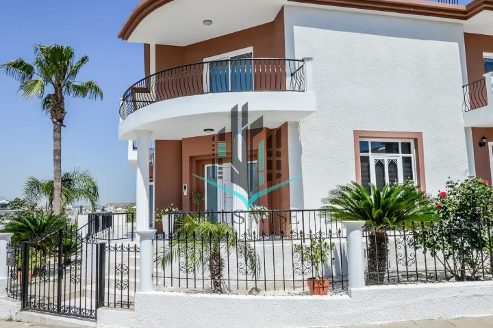 4-bedroom villa for rent 350 m² in Larnaca, Oroklini