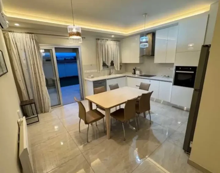 3-bedroom semi-detached house for rent 180 m² in Limassol, Limassol Marina