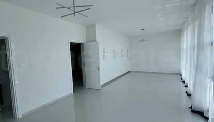 Office 400 m² for rent in Limassol, Germasogeia Tourist Area
